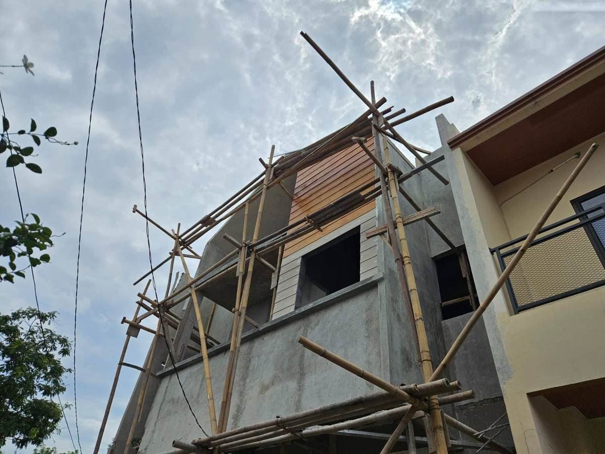 Dokumentasi pelaksanaan proyek konstruksi PT Konstruksi Satu Rotasi di lapangan